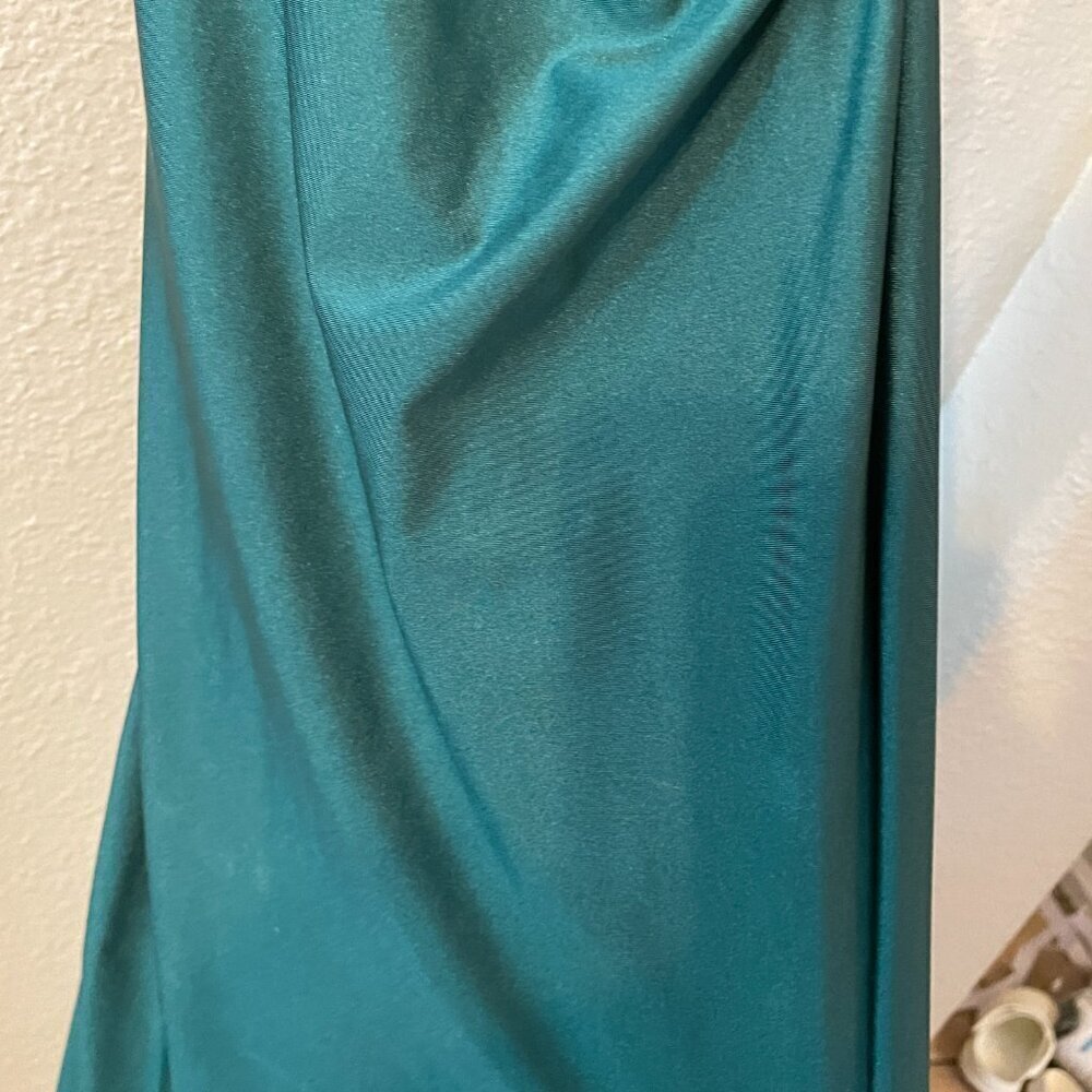 La Femme 29848 Faux Wrap Strappy Criss Cross Open Back Gown in Emerald Sz. 0 - Picture 8 of 12